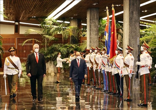 Chủ tịch Cuba Miguel Díaz-Canel chủ trì Lễ đón Chủ tịch nước Nguyễn Xuân Phúc thăm chính thức Cuba